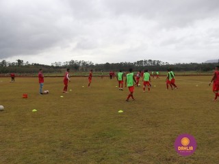 
<a style='margin-left: 5px;' class='btn btn-xs btn-social btn-facebook' href='https://www.facebook.com/sharer/sharer.php?u=https://www.boladovale.com.br/imgs/800-800-90/conteudo/fotos/1462/img8422.jpg' rel='popup' data-width='500' data-height='400'><i class='fa fa-facebook'></i>Compartilhar <span class='hidden-xs'>no Facebook</span>
</a> 
<a class='btn btn-default btn-xs' target='_blank' href='imgs/800-800-90/conteudo/fotos/1462/img8422.jpg'>
<span class='glyphicon glyphicon-cloud-download'></span> Salvar
</a> 
<span></span>