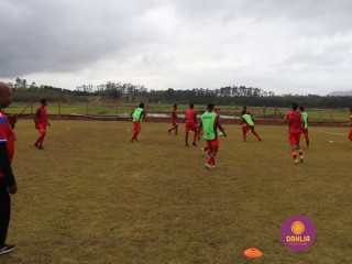 
<a style='margin-left: 5px;' class='btn btn-xs btn-social btn-facebook' href='https://www.facebook.com/sharer/sharer.php?u=https://www.boladovale.com.br/imgs/800-800-90/conteudo/fotos/1462/img8433.jpg' rel='popup' data-width='500' data-height='400'><i class='fa fa-facebook'></i>Compartilhar <span class='hidden-xs'>no Facebook</span>
</a> 
<a class='btn btn-default btn-xs' target='_blank' href='imgs/800-800-90/conteudo/fotos/1462/img8433.jpg'>
<span class='glyphicon glyphicon-cloud-download'></span> Salvar
</a> 
<span></span>