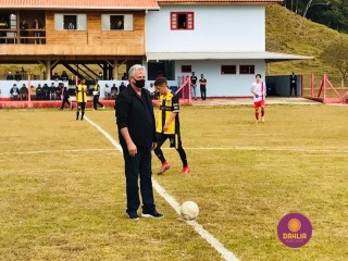 
<a style='margin-left: 5px;' class='btn btn-xs btn-social btn-facebook' href='https://www.facebook.com/sharer/sharer.php?u=https://www.boladovale.com.br/imgs/800-800-90/conteudo/fotos/1462/whatsapp-image-2021-08-09-at-190759.jpeg' rel='popup' data-width='500' data-height='400'><i class='fa fa-facebook'></i>Compartilhar <span class='hidden-xs'>no Facebook</span>
</a> 
<a class='btn btn-default btn-xs' target='_blank' href='imgs/800-800-90/conteudo/fotos/1462/whatsapp-image-2021-08-09-at-190759.jpeg'>
<span class='glyphicon glyphicon-cloud-download'></span> Salvar
</a> 
<span></span>