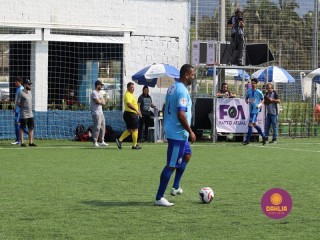 
<a style='margin-left: 5px;' class='btn btn-xs btn-social btn-facebook' href='https://www.facebook.com/sharer/sharer.php?u=https://www.boladovale.com.br/imgs/800-800-90/conteudo/fotos/1463/img9739.jpg' rel='popup' data-width='500' data-height='400'><i class='fa fa-facebook'></i>Compartilhar <span class='hidden-xs'>no Facebook</span>
</a> 
<a class='btn btn-default btn-xs' target='_blank' href='imgs/800-800-90/conteudo/fotos/1463/img9739.jpg'>
<span class='glyphicon glyphicon-cloud-download'></span> Salvar
</a> 
<span></span>
