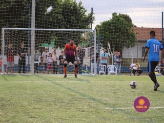 
<a style='margin-left: 5px;' class='btn btn-xs btn-social btn-facebook' href='https://www.facebook.com/sharer/sharer.php?u=https://www.boladovale.com.br/imgs/800-800-90/conteudo/fotos/1464/img0037.jpg' rel='popup' data-width='500' data-height='400'><i class='fa fa-facebook'></i>Compartilhar <span class='hidden-xs'>no Facebook</span>
</a> 
<a class='btn btn-default btn-xs' target='_blank' href='imgs/800-800-90/conteudo/fotos/1464/img0037.jpg'>
<span class='glyphicon glyphicon-cloud-download'></span> Salvar
</a> 
<span></span>
