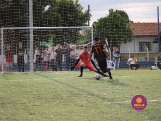 
<a style='margin-left: 5px;' class='btn btn-xs btn-social btn-facebook' href='https://www.facebook.com/sharer/sharer.php?u=https://www.boladovale.com.br/imgs/800-800-90/conteudo/fotos/1464/img0052.jpg' rel='popup' data-width='500' data-height='400'><i class='fa fa-facebook'></i>Compartilhar <span class='hidden-xs'>no Facebook</span>
</a> 
<a class='btn btn-default btn-xs' target='_blank' href='imgs/800-800-90/conteudo/fotos/1464/img0052.jpg'>
<span class='glyphicon glyphicon-cloud-download'></span> Salvar
</a> 
<span></span>