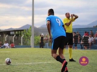 
<a style='margin-left: 5px;' class='btn btn-xs btn-social btn-facebook' href='https://www.facebook.com/sharer/sharer.php?u=https://www.boladovale.com.br/imgs/800-800-90/conteudo/fotos/1464/img0080.jpg' rel='popup' data-width='500' data-height='400'><i class='fa fa-facebook'></i>Compartilhar <span class='hidden-xs'>no Facebook</span>
</a> 
<a class='btn btn-default btn-xs' target='_blank' href='imgs/800-800-90/conteudo/fotos/1464/img0080.jpg'>
<span class='glyphicon glyphicon-cloud-download'></span> Salvar
</a> 
<span></span>