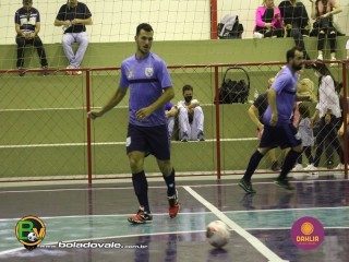 
<a style='margin-left: 5px;' class='btn btn-xs btn-social btn-facebook' href='https://www.facebook.com/sharer/sharer.php?u=https://www.boladovale.com.br/imgs/800-800-90/conteudo/fotos/1466/img1105.jpg' rel='popup' data-width='500' data-height='400'><i class='fa fa-facebook'></i>Compartilhar <span class='hidden-xs'>no Facebook</span>
</a> 
<a class='btn btn-default btn-xs' target='_blank' href='imgs/800-800-90/conteudo/fotos/1466/img1105.jpg'>
<span class='glyphicon glyphicon-cloud-download'></span> Salvar
</a> 
<span></span>