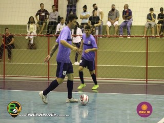 
<a style='margin-left: 5px;' class='btn btn-xs btn-social btn-facebook' href='https://www.facebook.com/sharer/sharer.php?u=https://www.boladovale.com.br/imgs/800-800-90/conteudo/fotos/1466/img1140.jpg' rel='popup' data-width='500' data-height='400'><i class='fa fa-facebook'></i>Compartilhar <span class='hidden-xs'>no Facebook</span>
</a> 
<a class='btn btn-default btn-xs' target='_blank' href='imgs/800-800-90/conteudo/fotos/1466/img1140.jpg'>
<span class='glyphicon glyphicon-cloud-download'></span> Salvar
</a> 
<span></span>