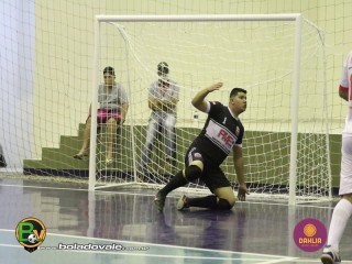 
<a style='margin-left: 5px;' class='btn btn-xs btn-social btn-facebook' href='https://www.facebook.com/sharer/sharer.php?u=https://www.boladovale.com.br/imgs/800-800-90/conteudo/fotos/1466/img1193.jpg' rel='popup' data-width='500' data-height='400'><i class='fa fa-facebook'></i>Compartilhar <span class='hidden-xs'>no Facebook</span>
</a> 
<a class='btn btn-default btn-xs' target='_blank' href='imgs/800-800-90/conteudo/fotos/1466/img1193.jpg'>
<span class='glyphicon glyphicon-cloud-download'></span> Salvar
</a> 
<span></span>