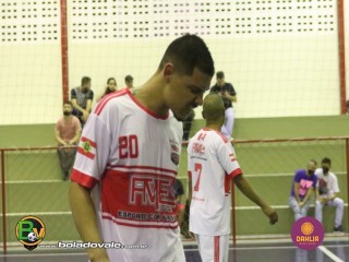 
<a style='margin-left: 5px;' class='btn btn-xs btn-social btn-facebook' href='https://www.facebook.com/sharer/sharer.php?u=https://www.boladovale.com.br/imgs/800-800-90/conteudo/fotos/1466/img1233.jpg' rel='popup' data-width='500' data-height='400'><i class='fa fa-facebook'></i>Compartilhar <span class='hidden-xs'>no Facebook</span>
</a> 
<a class='btn btn-default btn-xs' target='_blank' href='imgs/800-800-90/conteudo/fotos/1466/img1233.jpg'>
<span class='glyphicon glyphicon-cloud-download'></span> Salvar
</a> 
<span></span>