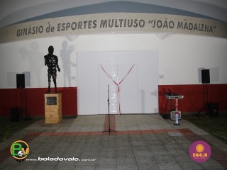 
<a style='margin-left: 5px;' class='btn btn-xs btn-social btn-facebook' href='https://www.facebook.com/sharer/sharer.php?u=https://www.boladovale.com.br/imgs/800-800-90/conteudo/fotos/1467/img0856.jpg' rel='popup' data-width='500' data-height='400'><i class='fa fa-facebook'></i>Compartilhar <span class='hidden-xs'>no Facebook</span>
</a> 
<a class='btn btn-default btn-xs' target='_blank' href='imgs/800-800-90/conteudo/fotos/1467/img0856.jpg'>
<span class='glyphicon glyphicon-cloud-download'></span> Salvar
</a> 
<span></span>