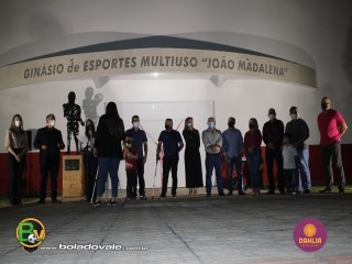 
<a style='margin-left: 5px;' class='btn btn-xs btn-social btn-facebook' href='https://www.facebook.com/sharer/sharer.php?u=https://www.boladovale.com.br/imgs/800-800-90/conteudo/fotos/1467/img0884.jpg' rel='popup' data-width='500' data-height='400'><i class='fa fa-facebook'></i>Compartilhar <span class='hidden-xs'>no Facebook</span>
</a> 
<a class='btn btn-default btn-xs' target='_blank' href='imgs/800-800-90/conteudo/fotos/1467/img0884.jpg'>
<span class='glyphicon glyphicon-cloud-download'></span> Salvar
</a> 
<span></span>