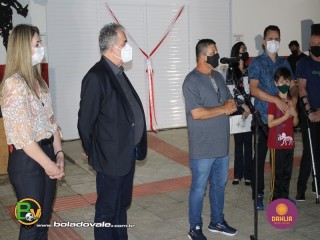 
<a style='margin-left: 5px;' class='btn btn-xs btn-social btn-facebook' href='https://www.facebook.com/sharer/sharer.php?u=https://www.boladovale.com.br/imgs/800-800-90/conteudo/fotos/1467/img0888.jpg' rel='popup' data-width='500' data-height='400'><i class='fa fa-facebook'></i>Compartilhar <span class='hidden-xs'>no Facebook</span>
</a> 
<a class='btn btn-default btn-xs' target='_blank' href='imgs/800-800-90/conteudo/fotos/1467/img0888.jpg'>
<span class='glyphicon glyphicon-cloud-download'></span> Salvar
</a> 
<span></span>