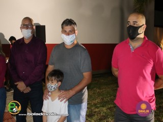 
<a style='margin-left: 5px;' class='btn btn-xs btn-social btn-facebook' href='https://www.facebook.com/sharer/sharer.php?u=https://www.boladovale.com.br/imgs/800-800-90/conteudo/fotos/1467/img0896.jpg' rel='popup' data-width='500' data-height='400'><i class='fa fa-facebook'></i>Compartilhar <span class='hidden-xs'>no Facebook</span>
</a> 
<a class='btn btn-default btn-xs' target='_blank' href='imgs/800-800-90/conteudo/fotos/1467/img0896.jpg'>
<span class='glyphicon glyphicon-cloud-download'></span> Salvar
</a> 
<span></span>