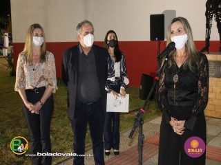
<a style='margin-left: 5px;' class='btn btn-xs btn-social btn-facebook' href='https://www.facebook.com/sharer/sharer.php?u=https://www.boladovale.com.br/imgs/800-800-90/conteudo/fotos/1467/img0904.jpg' rel='popup' data-width='500' data-height='400'><i class='fa fa-facebook'></i>Compartilhar <span class='hidden-xs'>no Facebook</span>
</a> 
<a class='btn btn-default btn-xs' target='_blank' href='imgs/800-800-90/conteudo/fotos/1467/img0904.jpg'>
<span class='glyphicon glyphicon-cloud-download'></span> Salvar
</a> 
<span></span>