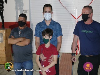 
<a style='margin-left: 5px;' class='btn btn-xs btn-social btn-facebook' href='https://www.facebook.com/sharer/sharer.php?u=https://www.boladovale.com.br/imgs/800-800-90/conteudo/fotos/1467/img0905.jpg' rel='popup' data-width='500' data-height='400'><i class='fa fa-facebook'></i>Compartilhar <span class='hidden-xs'>no Facebook</span>
</a> 
<a class='btn btn-default btn-xs' target='_blank' href='imgs/800-800-90/conteudo/fotos/1467/img0905.jpg'>
<span class='glyphicon glyphicon-cloud-download'></span> Salvar
</a> 
<span></span>
