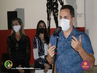 
<a style='margin-left: 5px;' class='btn btn-xs btn-social btn-facebook' href='https://www.facebook.com/sharer/sharer.php?u=https://www.boladovale.com.br/imgs/800-800-90/conteudo/fotos/1467/img0910.jpg' rel='popup' data-width='500' data-height='400'><i class='fa fa-facebook'></i>Compartilhar <span class='hidden-xs'>no Facebook</span>
</a> 
<a class='btn btn-default btn-xs' target='_blank' href='imgs/800-800-90/conteudo/fotos/1467/img0910.jpg'>
<span class='glyphicon glyphicon-cloud-download'></span> Salvar
</a> 
<span></span>