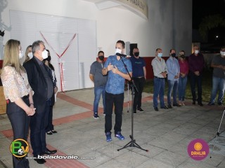 
<a style='margin-left: 5px;' class='btn btn-xs btn-social btn-facebook' href='https://www.facebook.com/sharer/sharer.php?u=https://www.boladovale.com.br/imgs/800-800-90/conteudo/fotos/1467/img0914.jpg' rel='popup' data-width='500' data-height='400'><i class='fa fa-facebook'></i>Compartilhar <span class='hidden-xs'>no Facebook</span>
</a> 
<a class='btn btn-default btn-xs' target='_blank' href='imgs/800-800-90/conteudo/fotos/1467/img0914.jpg'>
<span class='glyphicon glyphicon-cloud-download'></span> Salvar
</a> 
<span></span>
