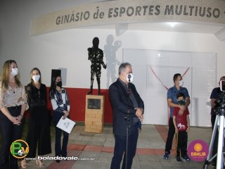 
<a style='margin-left: 5px;' class='btn btn-xs btn-social btn-facebook' href='https://www.facebook.com/sharer/sharer.php?u=https://www.boladovale.com.br/imgs/800-800-90/conteudo/fotos/1467/img0917.jpg' rel='popup' data-width='500' data-height='400'><i class='fa fa-facebook'></i>Compartilhar <span class='hidden-xs'>no Facebook</span>
</a> 
<a class='btn btn-default btn-xs' target='_blank' href='imgs/800-800-90/conteudo/fotos/1467/img0917.jpg'>
<span class='glyphicon glyphicon-cloud-download'></span> Salvar
</a> 
<span></span>