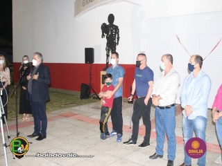 
<a style='margin-left: 5px;' class='btn btn-xs btn-social btn-facebook' href='https://www.facebook.com/sharer/sharer.php?u=https://www.boladovale.com.br/imgs/800-800-90/conteudo/fotos/1467/img0928.jpg' rel='popup' data-width='500' data-height='400'><i class='fa fa-facebook'></i>Compartilhar <span class='hidden-xs'>no Facebook</span>
</a> 
<a class='btn btn-default btn-xs' target='_blank' href='imgs/800-800-90/conteudo/fotos/1467/img0928.jpg'>
<span class='glyphicon glyphicon-cloud-download'></span> Salvar
</a> 
<span></span>