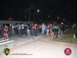 
<a style='margin-left: 5px;' class='btn btn-xs btn-social btn-facebook' href='https://www.facebook.com/sharer/sharer.php?u=https://www.boladovale.com.br/imgs/800-800-90/conteudo/fotos/1467/img0929.jpg' rel='popup' data-width='500' data-height='400'><i class='fa fa-facebook'></i>Compartilhar <span class='hidden-xs'>no Facebook</span>
</a> 
<a class='btn btn-default btn-xs' target='_blank' href='imgs/800-800-90/conteudo/fotos/1467/img0929.jpg'>
<span class='glyphicon glyphicon-cloud-download'></span> Salvar
</a> 
<span></span>