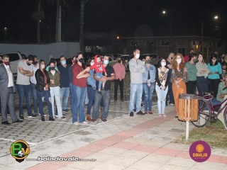 
<a style='margin-left: 5px;' class='btn btn-xs btn-social btn-facebook' href='https://www.facebook.com/sharer/sharer.php?u=https://www.boladovale.com.br/imgs/800-800-90/conteudo/fotos/1467/img0930.jpg' rel='popup' data-width='500' data-height='400'><i class='fa fa-facebook'></i>Compartilhar <span class='hidden-xs'>no Facebook</span>
</a> 
<a class='btn btn-default btn-xs' target='_blank' href='imgs/800-800-90/conteudo/fotos/1467/img0930.jpg'>
<span class='glyphicon glyphicon-cloud-download'></span> Salvar
</a> 
<span></span>