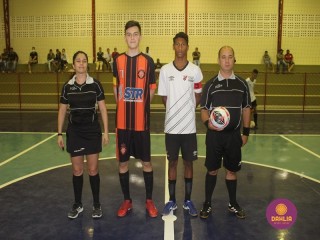 
<a style='margin-left: 5px;' class='btn btn-xs btn-social btn-facebook' href='https://www.facebook.com/sharer/sharer.php?u=https://www.boladovale.com.br/imgs/800-800-90/conteudo/fotos/1471/img8192.jpg' rel='popup' data-width='500' data-height='400'><i class='fa fa-facebook'></i>Compartilhar <span class='hidden-xs'>no Facebook</span>
</a> 
<a class='btn btn-default btn-xs' target='_blank' href='imgs/800-800-90/conteudo/fotos/1471/img8192.jpg'>
<span class='glyphicon glyphicon-cloud-download'></span> Salvar
</a> 
<span></span>