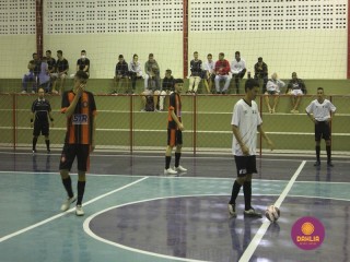 
<a style='margin-left: 5px;' class='btn btn-xs btn-social btn-facebook' href='https://www.facebook.com/sharer/sharer.php?u=https://www.boladovale.com.br/imgs/800-800-90/conteudo/fotos/1471/img8195.jpg' rel='popup' data-width='500' data-height='400'><i class='fa fa-facebook'></i>Compartilhar <span class='hidden-xs'>no Facebook</span>
</a> 
<a class='btn btn-default btn-xs' target='_blank' href='imgs/800-800-90/conteudo/fotos/1471/img8195.jpg'>
<span class='glyphicon glyphicon-cloud-download'></span> Salvar
</a> 
<span></span>