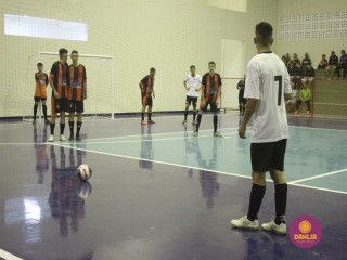 
<a style='margin-left: 5px;' class='btn btn-xs btn-social btn-facebook' href='https://www.facebook.com/sharer/sharer.php?u=https://www.boladovale.com.br/imgs/800-800-90/conteudo/fotos/1471/img8251.jpg' rel='popup' data-width='500' data-height='400'><i class='fa fa-facebook'></i>Compartilhar <span class='hidden-xs'>no Facebook</span>
</a> 
<a class='btn btn-default btn-xs' target='_blank' href='imgs/800-800-90/conteudo/fotos/1471/img8251.jpg'>
<span class='glyphicon glyphicon-cloud-download'></span> Salvar
</a> 
<span></span>