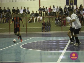 
<a style='margin-left: 5px;' class='btn btn-xs btn-social btn-facebook' href='https://www.facebook.com/sharer/sharer.php?u=https://www.boladovale.com.br/imgs/800-800-90/conteudo/fotos/1471/img8255.jpg' rel='popup' data-width='500' data-height='400'><i class='fa fa-facebook'></i>Compartilhar <span class='hidden-xs'>no Facebook</span>
</a> 
<a class='btn btn-default btn-xs' target='_blank' href='imgs/800-800-90/conteudo/fotos/1471/img8255.jpg'>
<span class='glyphicon glyphicon-cloud-download'></span> Salvar
</a> 
<span></span>
