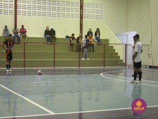 
<a style='margin-left: 5px;' class='btn btn-xs btn-social btn-facebook' href='https://www.facebook.com/sharer/sharer.php?u=https://www.boladovale.com.br/imgs/800-800-90/conteudo/fotos/1471/img8256.jpg' rel='popup' data-width='500' data-height='400'><i class='fa fa-facebook'></i>Compartilhar <span class='hidden-xs'>no Facebook</span>
</a> 
<a class='btn btn-default btn-xs' target='_blank' href='imgs/800-800-90/conteudo/fotos/1471/img8256.jpg'>
<span class='glyphicon glyphicon-cloud-download'></span> Salvar
</a> 
<span></span>