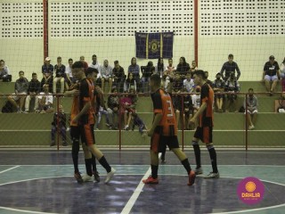 
<a style='margin-left: 5px;' class='btn btn-xs btn-social btn-facebook' href='https://www.facebook.com/sharer/sharer.php?u=https://www.boladovale.com.br/imgs/800-800-90/conteudo/fotos/1471/img8258.jpg' rel='popup' data-width='500' data-height='400'><i class='fa fa-facebook'></i>Compartilhar <span class='hidden-xs'>no Facebook</span>
</a> 
<a class='btn btn-default btn-xs' target='_blank' href='imgs/800-800-90/conteudo/fotos/1471/img8258.jpg'>
<span class='glyphicon glyphicon-cloud-download'></span> Salvar
</a> 
<span></span>