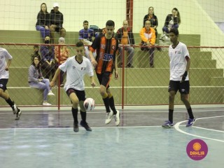 
<a style='margin-left: 5px;' class='btn btn-xs btn-social btn-facebook' href='https://www.facebook.com/sharer/sharer.php?u=https://www.boladovale.com.br/imgs/800-800-90/conteudo/fotos/1471/img8269.jpg' rel='popup' data-width='500' data-height='400'><i class='fa fa-facebook'></i>Compartilhar <span class='hidden-xs'>no Facebook</span>
</a> 
<a class='btn btn-default btn-xs' target='_blank' href='imgs/800-800-90/conteudo/fotos/1471/img8269.jpg'>
<span class='glyphicon glyphicon-cloud-download'></span> Salvar
</a> 
<span></span>