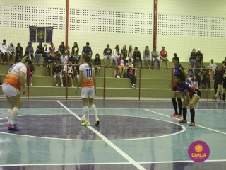 
<a style='margin-left: 5px;' class='btn btn-xs btn-social btn-facebook' href='https://www.facebook.com/sharer/sharer.php?u=https://www.boladovale.com.br/imgs/800-800-90/conteudo/fotos/1472/img8302.jpg' rel='popup' data-width='500' data-height='400'><i class='fa fa-facebook'></i>Compartilhar <span class='hidden-xs'>no Facebook</span>
</a> 
<a class='btn btn-default btn-xs' target='_blank' href='imgs/800-800-90/conteudo/fotos/1472/img8302.jpg'>
<span class='glyphicon glyphicon-cloud-download'></span> Salvar
</a> 
<span></span>