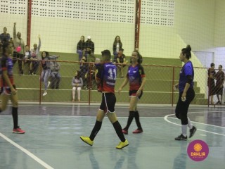 
<a style='margin-left: 5px;' class='btn btn-xs btn-social btn-facebook' href='https://www.facebook.com/sharer/sharer.php?u=https://www.boladovale.com.br/imgs/800-800-90/conteudo/fotos/1472/img8313.jpg' rel='popup' data-width='500' data-height='400'><i class='fa fa-facebook'></i>Compartilhar <span class='hidden-xs'>no Facebook</span>
</a> 
<a class='btn btn-default btn-xs' target='_blank' href='imgs/800-800-90/conteudo/fotos/1472/img8313.jpg'>
<span class='glyphicon glyphicon-cloud-download'></span> Salvar
</a> 
<span></span>