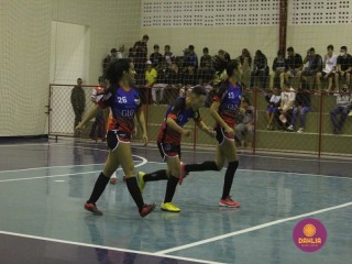 
<a style='margin-left: 5px;' class='btn btn-xs btn-social btn-facebook' href='https://www.facebook.com/sharer/sharer.php?u=https://www.boladovale.com.br/imgs/800-800-90/conteudo/fotos/1472/img8320.jpg' rel='popup' data-width='500' data-height='400'><i class='fa fa-facebook'></i>Compartilhar <span class='hidden-xs'>no Facebook</span>
</a> 
<a class='btn btn-default btn-xs' target='_blank' href='imgs/800-800-90/conteudo/fotos/1472/img8320.jpg'>
<span class='glyphicon glyphicon-cloud-download'></span> Salvar
</a> 
<span></span>