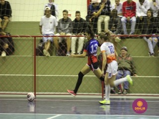
<a style='margin-left: 5px;' class='btn btn-xs btn-social btn-facebook' href='https://www.facebook.com/sharer/sharer.php?u=https://www.boladovale.com.br/imgs/800-800-90/conteudo/fotos/1472/img8321.jpg' rel='popup' data-width='500' data-height='400'><i class='fa fa-facebook'></i>Compartilhar <span class='hidden-xs'>no Facebook</span>
</a> 
<a class='btn btn-default btn-xs' target='_blank' href='imgs/800-800-90/conteudo/fotos/1472/img8321.jpg'>
<span class='glyphicon glyphicon-cloud-download'></span> Salvar
</a> 
<span></span>
