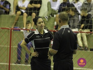 
<a style='margin-left: 5px;' class='btn btn-xs btn-social btn-facebook' href='https://www.facebook.com/sharer/sharer.php?u=https://www.boladovale.com.br/imgs/800-800-90/conteudo/fotos/1472/img8365.jpg' rel='popup' data-width='500' data-height='400'><i class='fa fa-facebook'></i>Compartilhar <span class='hidden-xs'>no Facebook</span>
</a> 
<a class='btn btn-default btn-xs' target='_blank' href='imgs/800-800-90/conteudo/fotos/1472/img8365.jpg'>
<span class='glyphicon glyphicon-cloud-download'></span> Salvar
</a> 
<span></span>