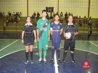 
<a style='margin-left: 5px;' class='btn btn-xs btn-social btn-facebook' href='https://www.facebook.com/sharer/sharer.php?u=https://www.boladovale.com.br/imgs/800-800-90/conteudo/fotos/1473/img8374.jpg' rel='popup' data-width='500' data-height='400'><i class='fa fa-facebook'></i>Compartilhar <span class='hidden-xs'>no Facebook</span>
</a> 
<a class='btn btn-default btn-xs' target='_blank' href='imgs/800-800-90/conteudo/fotos/1473/img8374.jpg'>
<span class='glyphicon glyphicon-cloud-download'></span> Salvar
</a> 
<span></span>