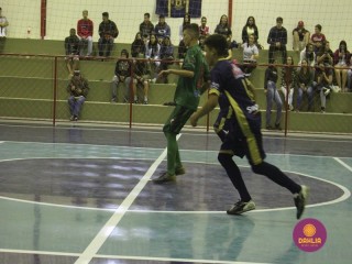 
<a style='margin-left: 5px;' class='btn btn-xs btn-social btn-facebook' href='https://www.facebook.com/sharer/sharer.php?u=https://www.boladovale.com.br/imgs/800-800-90/conteudo/fotos/1473/img8376.jpg' rel='popup' data-width='500' data-height='400'><i class='fa fa-facebook'></i>Compartilhar <span class='hidden-xs'>no Facebook</span>
</a> 
<a class='btn btn-default btn-xs' target='_blank' href='imgs/800-800-90/conteudo/fotos/1473/img8376.jpg'>
<span class='glyphicon glyphicon-cloud-download'></span> Salvar
</a> 
<span></span>