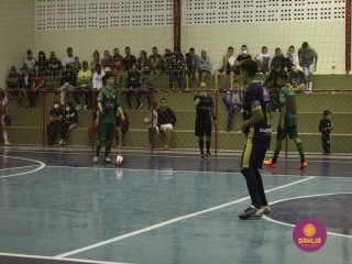 
<a style='margin-left: 5px;' class='btn btn-xs btn-social btn-facebook' href='https://www.facebook.com/sharer/sharer.php?u=https://www.boladovale.com.br/imgs/800-800-90/conteudo/fotos/1473/img8378.jpg' rel='popup' data-width='500' data-height='400'><i class='fa fa-facebook'></i>Compartilhar <span class='hidden-xs'>no Facebook</span>
</a> 
<a class='btn btn-default btn-xs' target='_blank' href='imgs/800-800-90/conteudo/fotos/1473/img8378.jpg'>
<span class='glyphicon glyphicon-cloud-download'></span> Salvar
</a> 
<span></span>