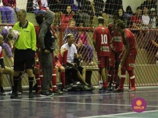 
<a style='margin-left: 5px;' class='btn btn-xs btn-social btn-facebook' href='https://www.facebook.com/sharer/sharer.php?u=https://www.boladovale.com.br/imgs/800-800-90/conteudo/fotos/1474/img2098.jpg' rel='popup' data-width='500' data-height='400'><i class='fa fa-facebook'></i>Compartilhar <span class='hidden-xs'>no Facebook</span>
</a> 
<a class='btn btn-default btn-xs' target='_blank' href='imgs/800-800-90/conteudo/fotos/1474/img2098.jpg'>
<span class='glyphicon glyphicon-cloud-download'></span> Salvar
</a> 
<span></span>