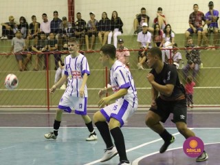 
<a style='margin-left: 5px;' class='btn btn-xs btn-social btn-facebook' href='https://www.facebook.com/sharer/sharer.php?u=https://www.boladovale.com.br/imgs/800-800-90/conteudo/fotos/1475/img2180.jpg' rel='popup' data-width='500' data-height='400'><i class='fa fa-facebook'></i>Compartilhar <span class='hidden-xs'>no Facebook</span>
</a> 
<a class='btn btn-default btn-xs' target='_blank' href='imgs/800-800-90/conteudo/fotos/1475/img2180.jpg'>
<span class='glyphicon glyphicon-cloud-download'></span> Salvar
</a> 
<span></span>