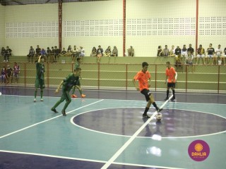 
<a style='margin-left: 5px;' class='btn btn-xs btn-social btn-facebook' href='https://www.facebook.com/sharer/sharer.php?u=https://www.boladovale.com.br/imgs/800-800-90/conteudo/fotos/1484/img8426.jpg' rel='popup' data-width='500' data-height='400'><i class='fa fa-facebook'></i>Compartilhar <span class='hidden-xs'>no Facebook</span>
</a> 
<a class='btn btn-default btn-xs' target='_blank' href='imgs/800-800-90/conteudo/fotos/1484/img8426.jpg'>
<span class='glyphicon glyphicon-cloud-download'></span> Salvar
</a> 
<span></span>