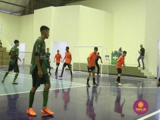 
<a style='margin-left: 5px;' class='btn btn-xs btn-social btn-facebook' href='https://www.facebook.com/sharer/sharer.php?u=https://www.boladovale.com.br/imgs/800-800-90/conteudo/fotos/1484/img8430.jpg' rel='popup' data-width='500' data-height='400'><i class='fa fa-facebook'></i>Compartilhar <span class='hidden-xs'>no Facebook</span>
</a> 
<a class='btn btn-default btn-xs' target='_blank' href='imgs/800-800-90/conteudo/fotos/1484/img8430.jpg'>
<span class='glyphicon glyphicon-cloud-download'></span> Salvar
</a> 
<span></span>