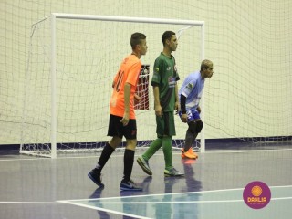 
<a style='margin-left: 5px;' class='btn btn-xs btn-social btn-facebook' href='https://www.facebook.com/sharer/sharer.php?u=https://www.boladovale.com.br/imgs/800-800-90/conteudo/fotos/1484/img8433.jpg' rel='popup' data-width='500' data-height='400'><i class='fa fa-facebook'></i>Compartilhar <span class='hidden-xs'>no Facebook</span>
</a> 
<a class='btn btn-default btn-xs' target='_blank' href='imgs/800-800-90/conteudo/fotos/1484/img8433.jpg'>
<span class='glyphicon glyphicon-cloud-download'></span> Salvar
</a> 
<span></span>