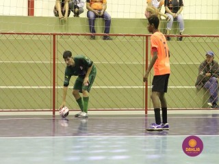 
<a style='margin-left: 5px;' class='btn btn-xs btn-social btn-facebook' href='https://www.facebook.com/sharer/sharer.php?u=https://www.boladovale.com.br/imgs/800-800-90/conteudo/fotos/1484/img8489.jpg' rel='popup' data-width='500' data-height='400'><i class='fa fa-facebook'></i>Compartilhar <span class='hidden-xs'>no Facebook</span>
</a> 
<a class='btn btn-default btn-xs' target='_blank' href='imgs/800-800-90/conteudo/fotos/1484/img8489.jpg'>
<span class='glyphicon glyphicon-cloud-download'></span> Salvar
</a> 
<span></span>