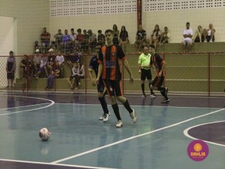 
<a style='margin-left: 5px;' class='btn btn-xs btn-social btn-facebook' href='https://www.facebook.com/sharer/sharer.php?u=https://www.boladovale.com.br/imgs/800-800-90/conteudo/fotos/1486/img8508.jpg' rel='popup' data-width='500' data-height='400'><i class='fa fa-facebook'></i>Compartilhar <span class='hidden-xs'>no Facebook</span>
</a> 
<a class='btn btn-default btn-xs' target='_blank' href='imgs/800-800-90/conteudo/fotos/1486/img8508.jpg'>
<span class='glyphicon glyphicon-cloud-download'></span> Salvar
</a> 
<span></span>
