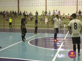 
<a style='margin-left: 5px;' class='btn btn-xs btn-social btn-facebook' href='https://www.facebook.com/sharer/sharer.php?u=https://www.boladovale.com.br/imgs/800-800-90/conteudo/fotos/1487/img8611.jpg' rel='popup' data-width='500' data-height='400'><i class='fa fa-facebook'></i>Compartilhar <span class='hidden-xs'>no Facebook</span>
</a> 
<a class='btn btn-default btn-xs' target='_blank' href='imgs/800-800-90/conteudo/fotos/1487/img8611.jpg'>
<span class='glyphicon glyphicon-cloud-download'></span> Salvar
</a> 
<span></span>