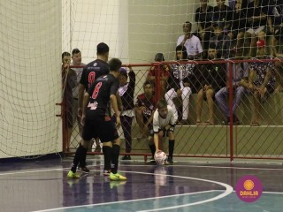 
<a style='margin-left: 5px;' class='btn btn-xs btn-social btn-facebook' href='https://www.facebook.com/sharer/sharer.php?u=https://www.boladovale.com.br/imgs/800-800-90/conteudo/fotos/1487/img8639.jpg' rel='popup' data-width='500' data-height='400'><i class='fa fa-facebook'></i>Compartilhar <span class='hidden-xs'>no Facebook</span>
</a> 
<a class='btn btn-default btn-xs' target='_blank' href='imgs/800-800-90/conteudo/fotos/1487/img8639.jpg'>
<span class='glyphicon glyphicon-cloud-download'></span> Salvar
</a> 
<span></span>