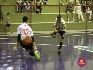 
<a style='margin-left: 5px;' class='btn btn-xs btn-social btn-facebook' href='https://www.facebook.com/sharer/sharer.php?u=https://www.boladovale.com.br/imgs/800-800-90/conteudo/fotos/1487/img8645.jpg' rel='popup' data-width='500' data-height='400'><i class='fa fa-facebook'></i>Compartilhar <span class='hidden-xs'>no Facebook</span>
</a> 
<a class='btn btn-default btn-xs' target='_blank' href='imgs/800-800-90/conteudo/fotos/1487/img8645.jpg'>
<span class='glyphicon glyphicon-cloud-download'></span> Salvar
</a> 
<span></span>