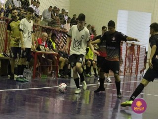 
<a style='margin-left: 5px;' class='btn btn-xs btn-social btn-facebook' href='https://www.facebook.com/sharer/sharer.php?u=https://www.boladovale.com.br/imgs/800-800-90/conteudo/fotos/1487/img8666.jpg' rel='popup' data-width='500' data-height='400'><i class='fa fa-facebook'></i>Compartilhar <span class='hidden-xs'>no Facebook</span>
</a> 
<a class='btn btn-default btn-xs' target='_blank' href='imgs/800-800-90/conteudo/fotos/1487/img8666.jpg'>
<span class='glyphicon glyphicon-cloud-download'></span> Salvar
</a> 
<span></span>