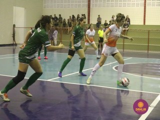 
<a style='margin-left: 5px;' class='btn btn-xs btn-social btn-facebook' href='https://www.facebook.com/sharer/sharer.php?u=https://www.boladovale.com.br/imgs/800-800-90/conteudo/fotos/1488/img8686.jpg' rel='popup' data-width='500' data-height='400'><i class='fa fa-facebook'></i>Compartilhar <span class='hidden-xs'>no Facebook</span>
</a> 
<a class='btn btn-default btn-xs' target='_blank' href='imgs/800-800-90/conteudo/fotos/1488/img8686.jpg'>
<span class='glyphicon glyphicon-cloud-download'></span> Salvar
</a> 
<span></span>